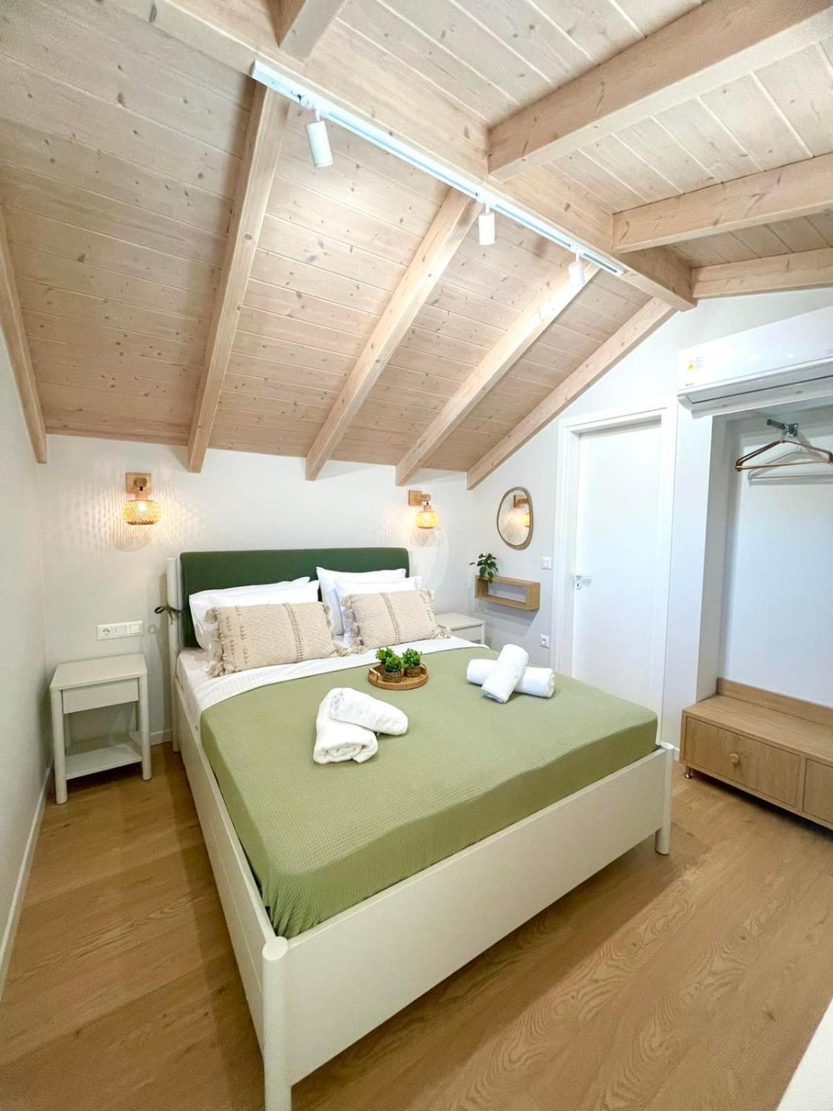 Yannis Retreat